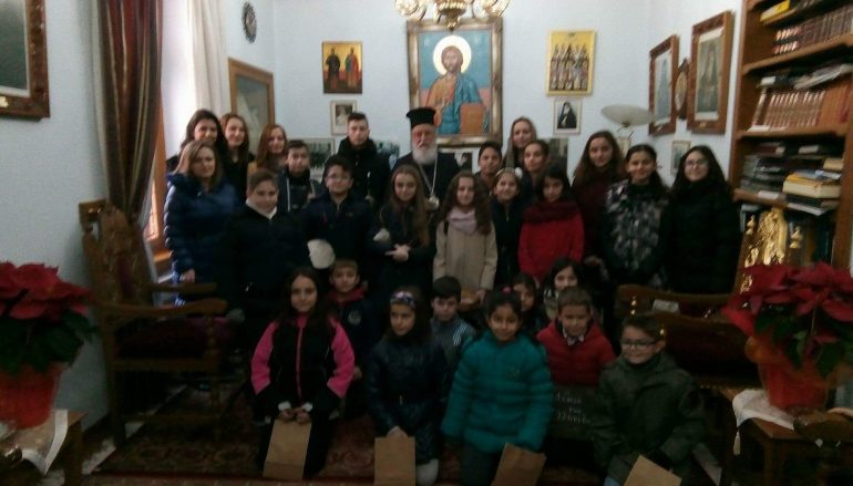 Χριστουγεννιάτικα Κάλαντα έψαλλαν στον Μητροπολίτη Μαντινείας (ΦΩΤΟ)
