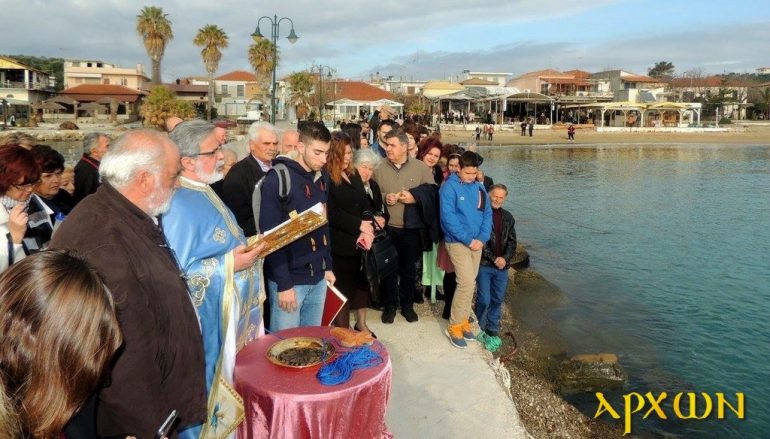 Ο Αγιασμός των Υδάτων στη γραφική Φοινικούντα (ΦΩΤΟ)