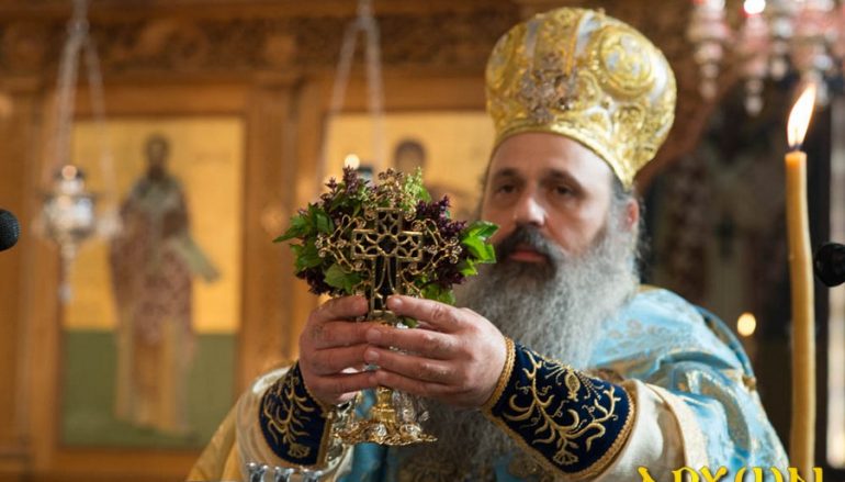 Λαμπρός ο Καθαγιασμός των υδάτων στην Καλαμπάκα (ΦΩΤΟ)