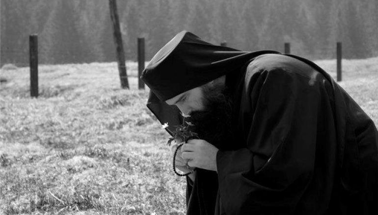 Ρώτησε ἕνας μοναχός κάποιον προσκυνητή: Πόσα κινητά ἔχεις;