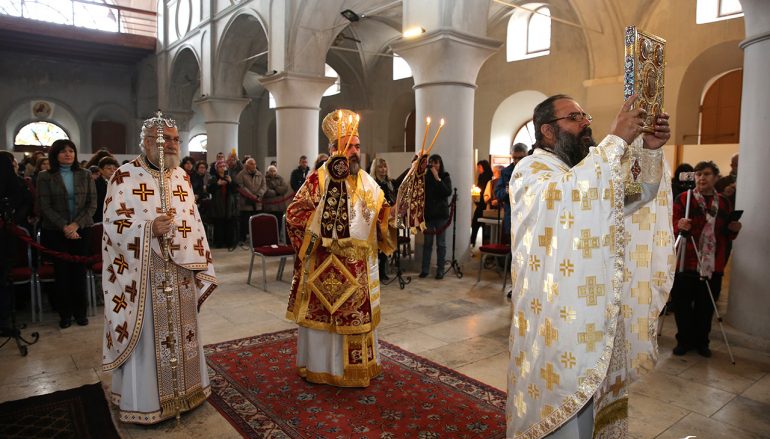 Ο Μητροπολίτης Σμύρνης στον Ι. Ναό Αγίου Χαραλάμπους Τσεσμέ (ΦΩΤΟ – ΒΙΝΤΕΟ)
