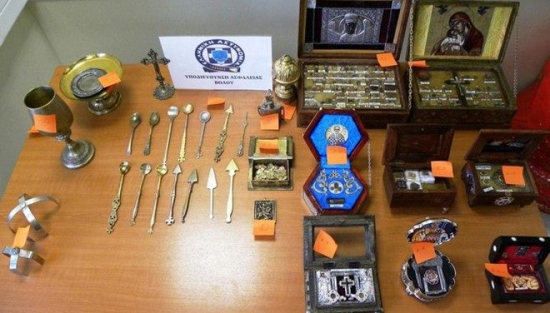 Συνελήφθη 33χρονος που έκρυβε λείψανα Αγίων και ιερά κειμήλια (ΦΩΤΟ)