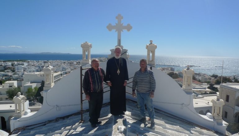 Ο Μητροπολίτης Σύρου στα δώματα της οροφής του Πανιέρου Ναού (ΦΩΤΟ)