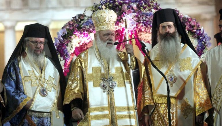 Αρχιεπίσκοπος: «Μην περιμένουμε να μας διακονούν, αλλά να διακονούμε» (ΦΩΤΟ)