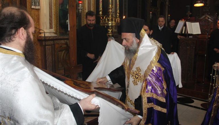 Η ακολουθία του Εσπερινού της Αποκαθηλώσεως στην Καρδίτσα (ΦΩΤΟ)