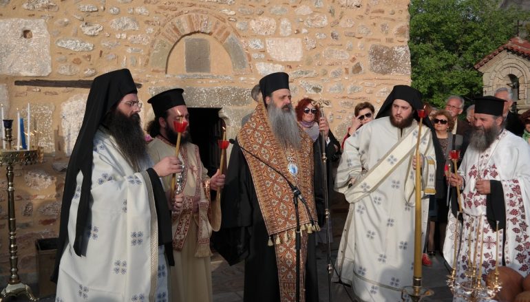 Στην Παναγία Δούπιανη ο Μητροπολίτης Σταγών (ΦΩΤΟ)