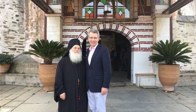 Εντυπωσιασμένος ο Αμερικανός πρέσβης από το Άγιο Όρος