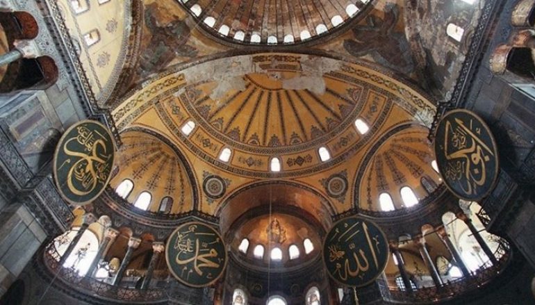 Νέοι καλούν σε προσευχή στην Αγιά Σοφιά ενόψει της έναρξης του Ραμαζανιού