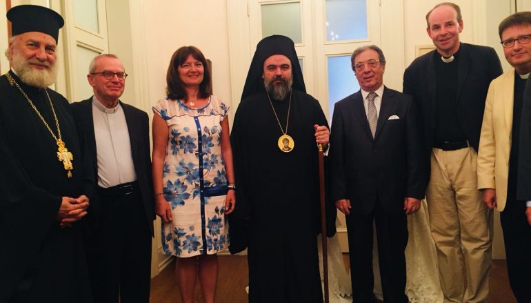 Δεξίωση στο Μητροπολίτη Σμύρνης από την Πρόξενο της Ελλάδος (ΦΩΤΟ)