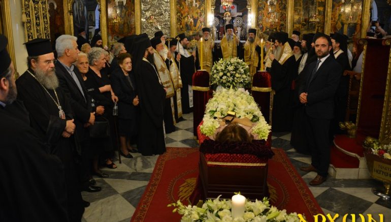Το Ύστατο Χαίρε στην Αδελφή του Μητροπολίτη Ιερισσού (ΦΩΤΟ)