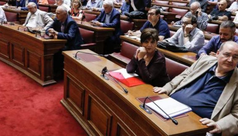 Βουλευτές ΣΥΡΙΖΑ: «Διαγράψτε το θρήσκευμα από τα απολυτήρια Λυκείου»