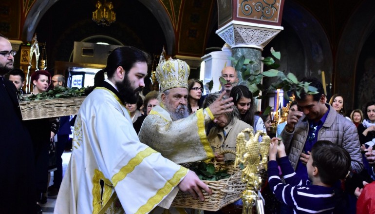 Η Πρώτη Ανάσταση στον Άγιο Αχίλλιο Λαρίσης (ΦΩΤΟ)