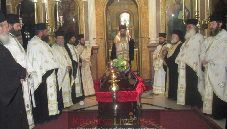 Σε λαϊκό προσκύνημα το σκήνωμα του μακαριστού Επισκόπου Ρεντίνης (ΦΩΤΟ – ΒΙΝΤΕΟ)