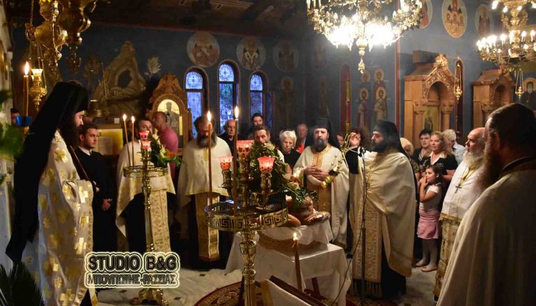 Ο εσπερινός της Αγίας Φωτεινής στο Ναύπλιο (ΦΩΤΟ)