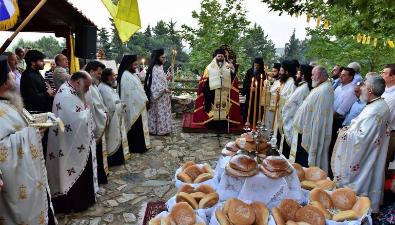 Εσπερινός των Αποστόλων Πέτρου και Παύλου στην Ι. Μ. Λαγκαδά (ΦΩΤΟ)