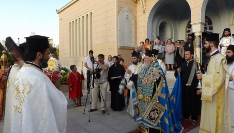 Η Κόρινθος υποδέχθηκε τα χαριτόβρυτα λείψανα των Αγίων της (ΦΩΤΟ)