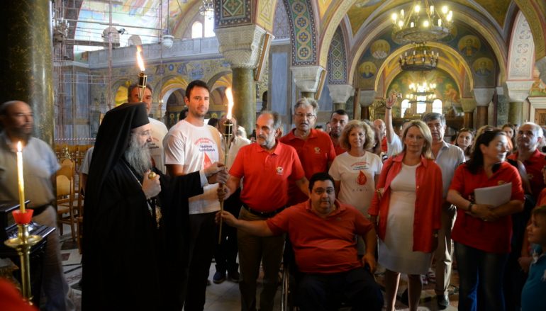 Πανελλήνια λαμπαδηδρομία του Συλλόγου εθελοντών αιμοδοτών στην Πάτρα (ΦΩΤΟ)