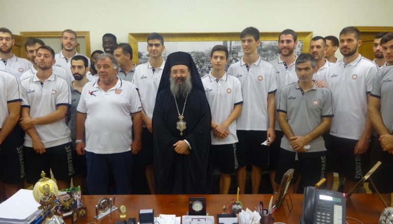 Ἡ ὁμάδα Μπάσκετ «Προμηθέας» στὸν Μητροπολίτη Πατρῶν (ΦΩΤΟ)