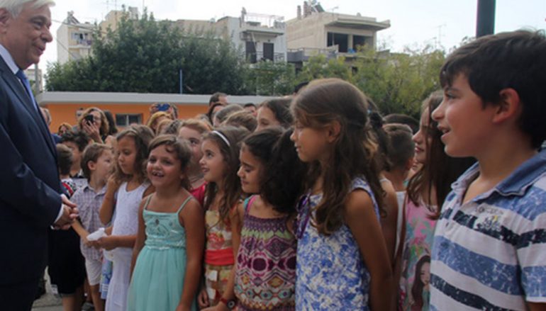 Ο Πρόεδρος της Δημοκρατίας σε σχολικούς αγιασμούς στην Ι. Μ. Νικαίας