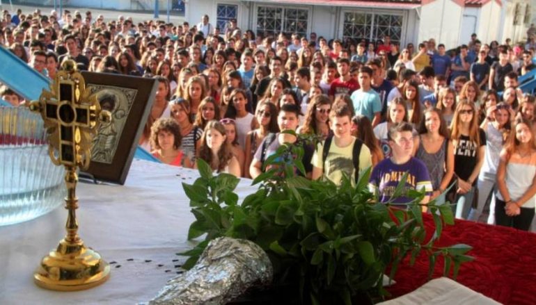Τέλος η πρωινή προσευχή στα σχολεία με εγκύκλιο του Υπουργείου Παιδείας
