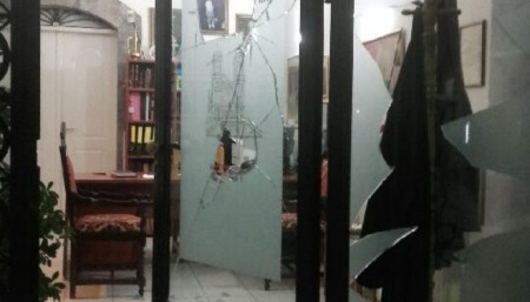 Βανδαλισμός στα γραφεία του Μητροπολιτικού Ι. Ναού Τρίπολης (ΦΩΤΟ)