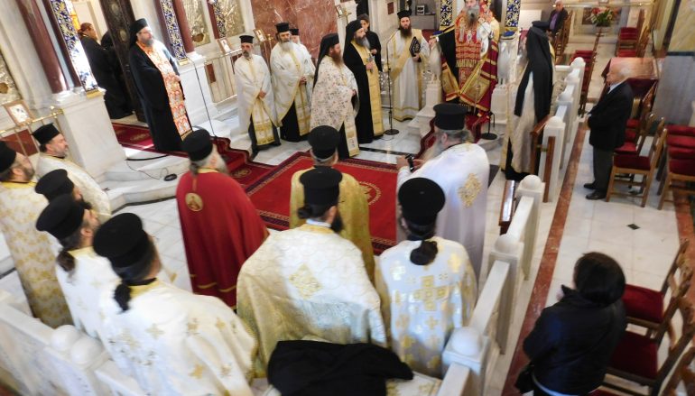 Υποδοχή της Τίμιας Κάρας του Αγίου Νικολάου του Πλανά στον Πειραιά (ΦΩΤΟ)