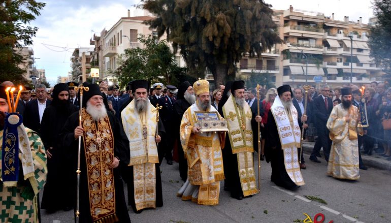 Λαοθάλασσα πιστών στην Υποδοχή της Τιμίας Ζώνης της Παναγίας στην Πάτρα (ΦΩΤΟ)