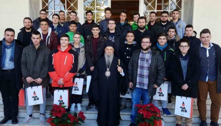 Οι Αναγνώστες στον Μητροπολίτη Λαρίσης (ΦΩΤΟ)
