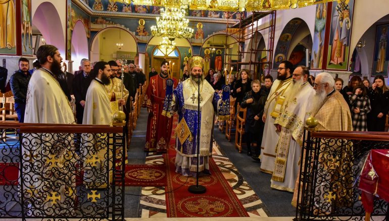 Αρχιερατική Θ. Λειτουργία στον Ι. Ναό Αγίων Κωνσταντίνου και Ελένης Ασσήρου (ΦΩΤΟ)