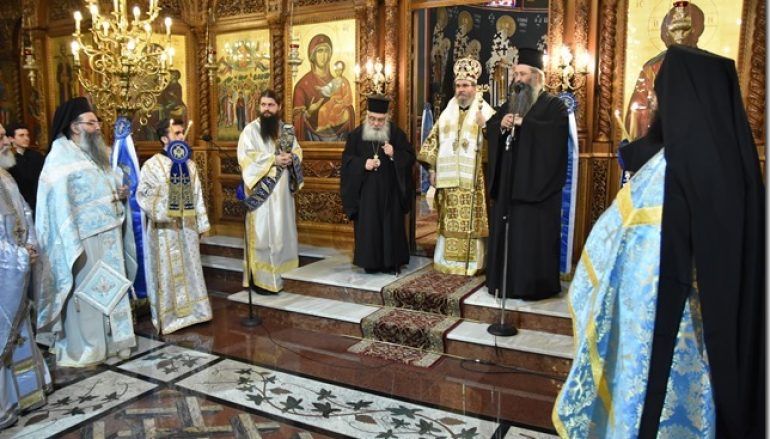 Ο Επίσκοπος Αρούσης στον Καθεδρικό Ναό Θείας Αναλήψεως Κατερίνης (ΦΩΤΟ)
