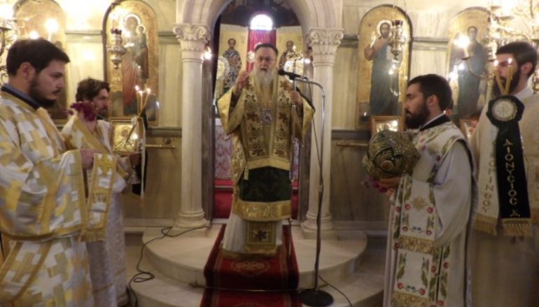 Η Κυριακή της Σταυροπροσκυνήσεως στην Ι. Μ. Κορίνθου (ΦΩΤΟ)