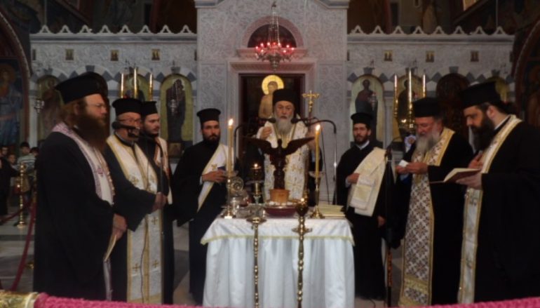 Το Μυστήριο του Ευχελαίου στην Ι. Μ. Κορίνθου (ΦΩΤΟ)