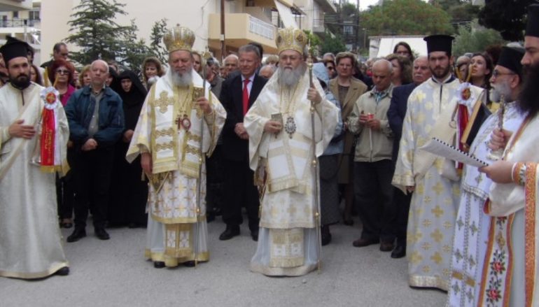 Δισαρχιερατική Θ. Λειτουργία στην Ι. Μ. Αναστάσεως Λουτρακίου (ΦΩΤΟ)