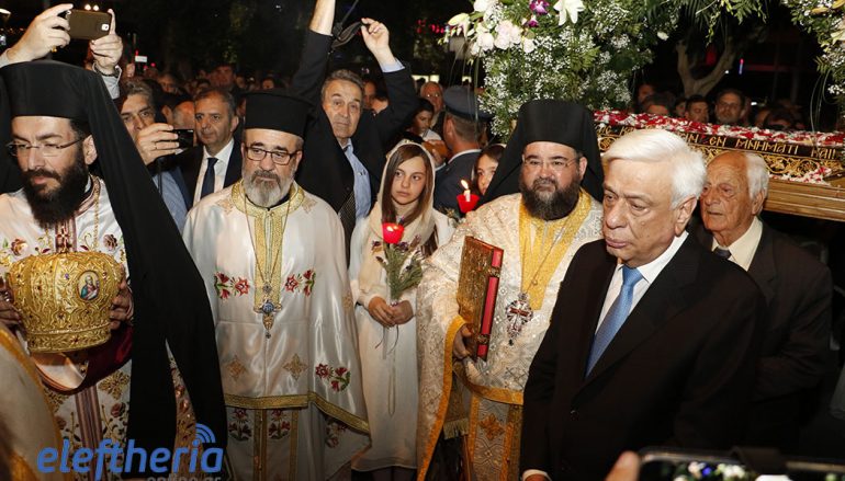 Παρουσία του ΠτΔ η περιφορά του Επιταφίου στην Καλαμάτα (ΦΩΤΟ – ΒΙΝΤΕΟ)
