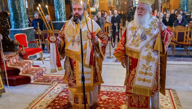 Αρχιερατικό συλλείτουργο στον Ι. Ν. Αγίου Γεωργίου Ναούσης (ΦΩΤΟ)