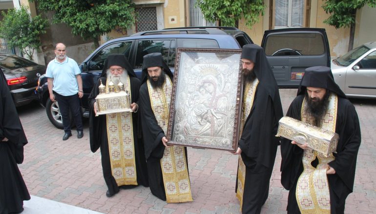 Ο Βύρωνας υποδέχθηκε την Εικόνα της Θεοτόκου “Άξιον Εστί” (ΦΩΤΟ)