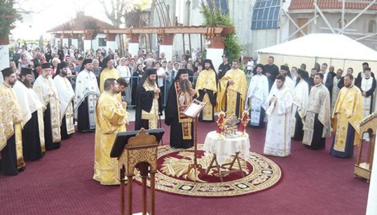 Η δεξιά χείρα του Αγίου Σπυρίδωνος στη Ρουμανία (ΦΩΤΟ)