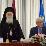 Επίτιμος Δημότης Λαρισαίων ο Αρχιεπίσκοπος Αλβανίας (ΦΩΤΟ)