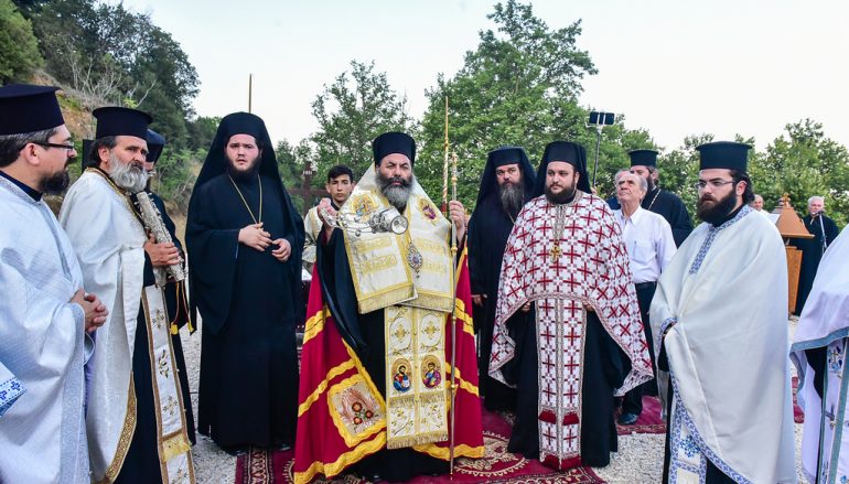 Εσπερινός των Αγίων Αποστόλων Πέτρου και Παύλου στην Ι. Μ. Λαγκαδά (ΦΩΤΟ)