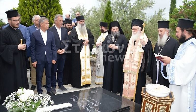 Τρισάγιο στον τάφο του Μακαριστού Σταγών από τον Αρχιεπίσκοπο Αλβανίας (ΦΩΤΟ)