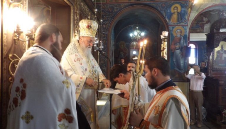 Χειροθεσία αναγνώστη από τον Μητροπολίτη Κορίνθου (ΦΩΤΟ)