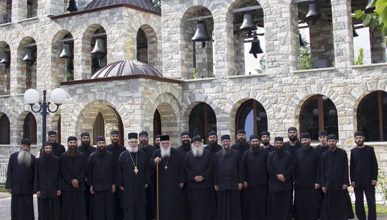 Ο Αρχιεπίσκοπος Ιερώνυμος στα Ησυχαστήρια του Τρικόρφου Φωκίδος (ΦΩΤΟ)