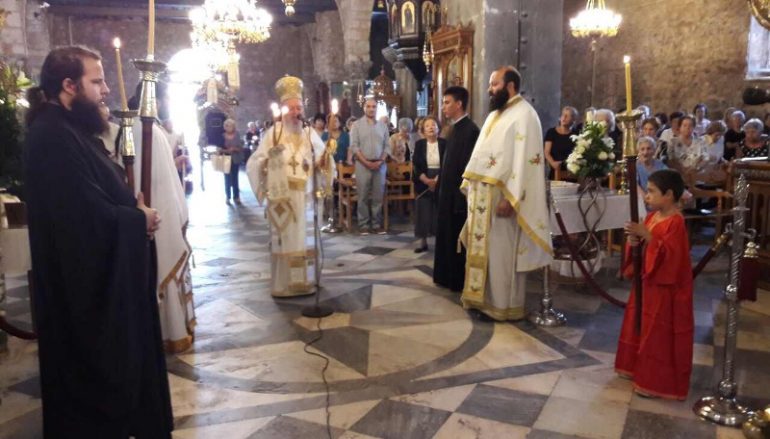 Αρχιερατική Θ. Λειτουργία από τον Μητροπολίτη Χαλκίδος (ΦΩΤΟ)