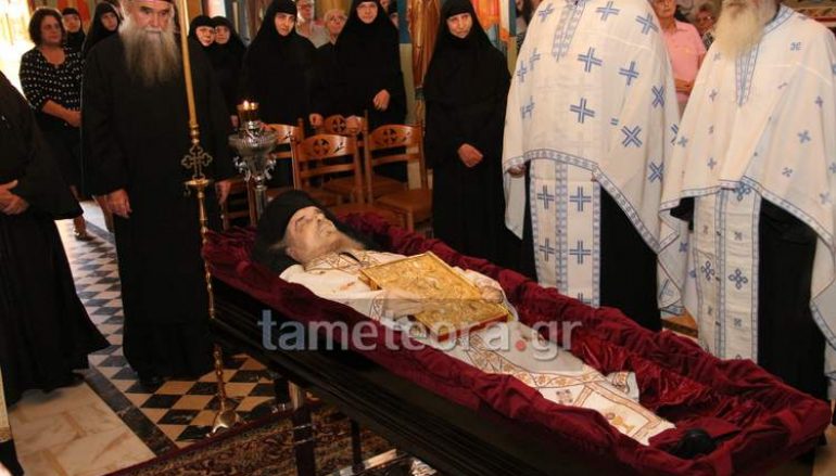 Σε προσκύνημα η σορός του μακαριστού Αρχιμ. Γεωργίου Στέφα (ΦΩΤΟ)