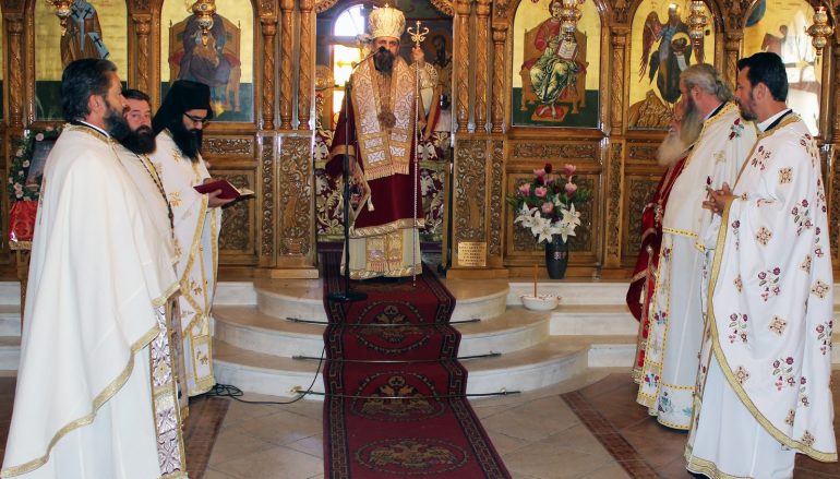 Η ανακομιδή των Ι. Λειψάνων του Αγ. Νεκταρίου στην Ι. Μ. Καρπενησίου (ΦΩΤΟ)