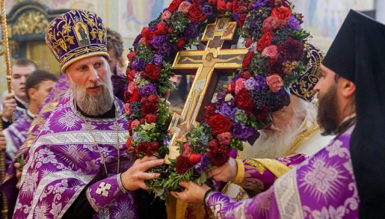 Η εορτή της Υψώσεως του Τιμίου Σταυρού στο Αικατερίνμπουργκ (ΦΩΤΟ)