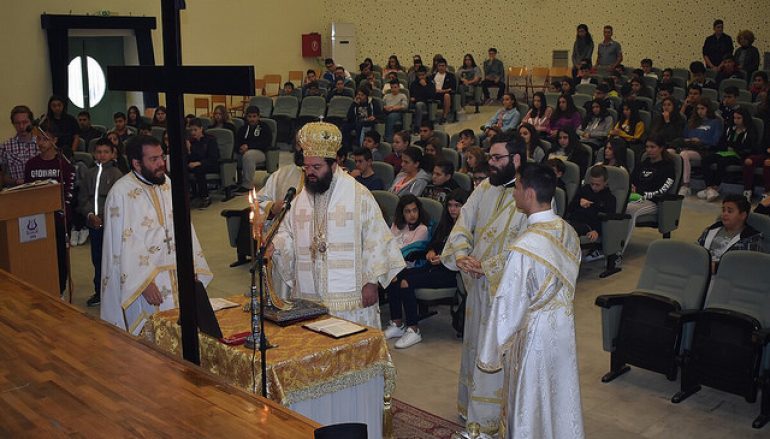 Θεία Λειτουργία από τον Μητροπολίτη Μαρωνείας σε Σχολείο της Κομοτηνής