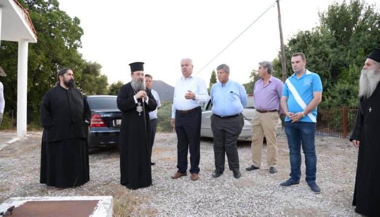 Ὁ Μητροπολίτης Πατρῶν κοντὰ στους πυρόπληκτους τῆς Ἀχαΐας (ΦΩΤΟ)