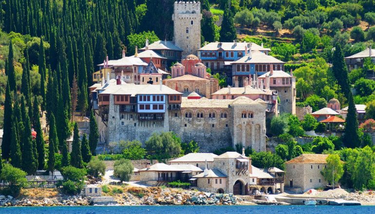 Άγιον Όρος: Σηκώθηκαν μαύρες σημαίες στην Ι. Μονή Δοχειαρίου