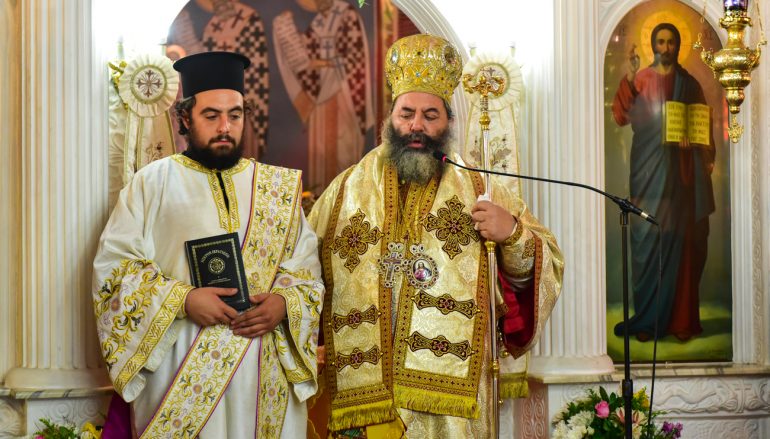 Κουρά και χειροτονία Διακόνου από τον Μητροπολίτη Λαγκαδά (ΦΩΤΟ)